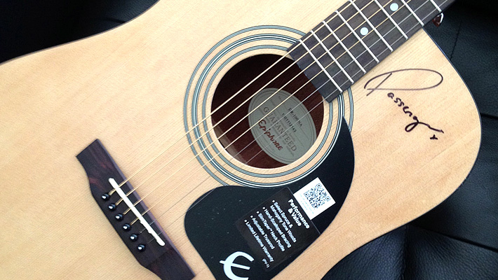 Signierte Passenger-Gitarre gewinnen! Signierte Passenger-Gitarre gewinnen!